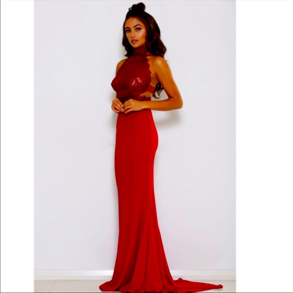 Red lace gown❣️